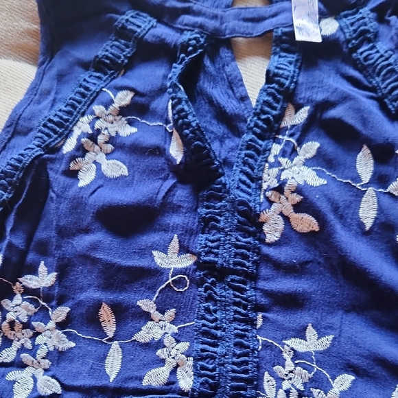 Elegant Navy Womans Short Dress with Floral Accents Or To Be Used With Leggings - Picture 2 of 5